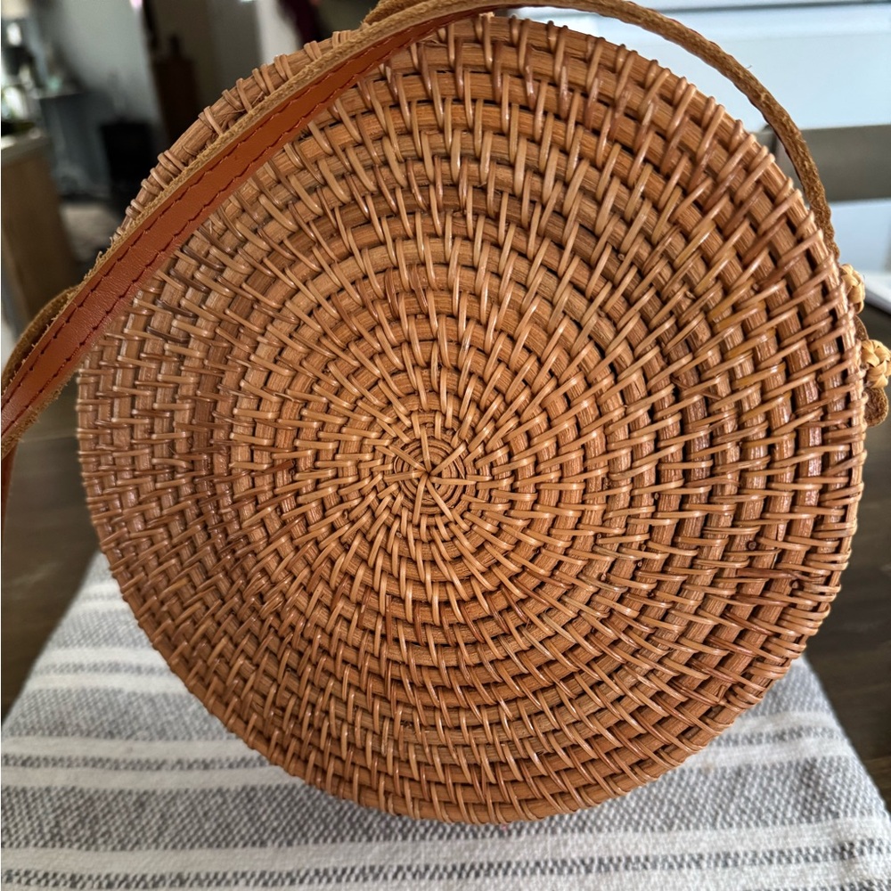 Chic Tan Woven Crossbody Bag
